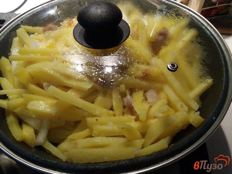 Фото приготовление рецепта: Жаренный картофель на смальце шаг №9