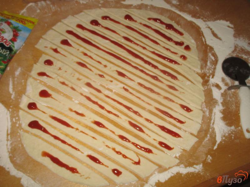 Фото приготовление рецепта: Сосиски в тесте с кетчупом шаг №11