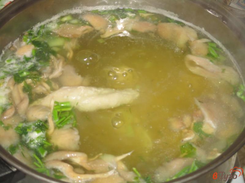 Фото приготовление рецепта: Суп куриный с вешенками шаг №4