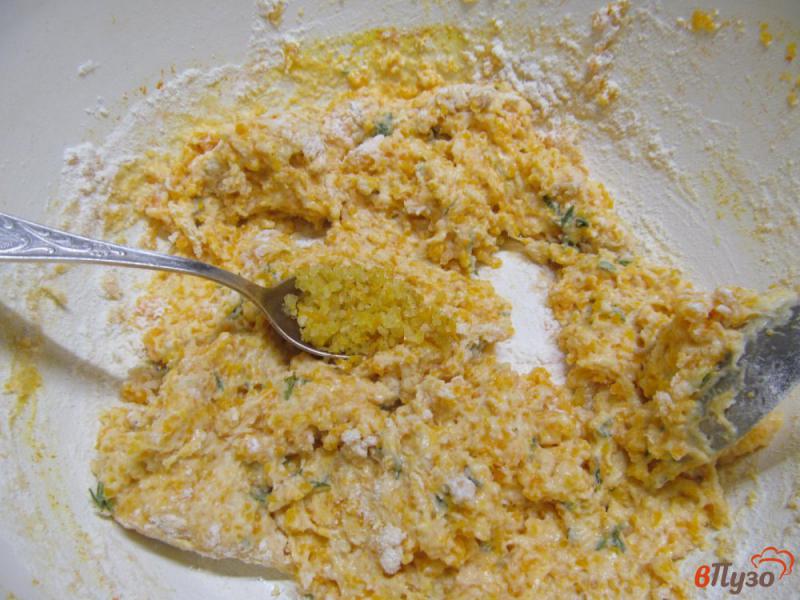Фото приготовление рецепта: Хлеб с тыквой и листьями тимьяна шаг №4