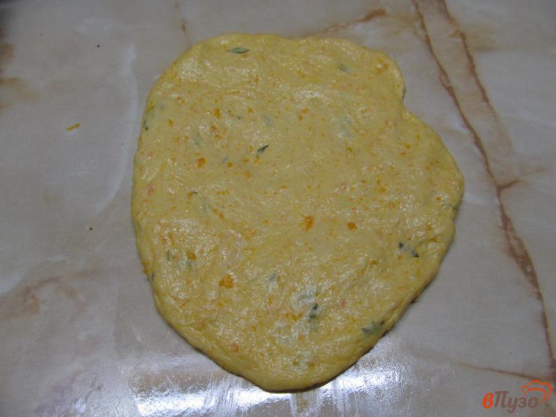 Фото приготовление рецепта: Хлеб с тыквой и листьями тимьяна шаг №8