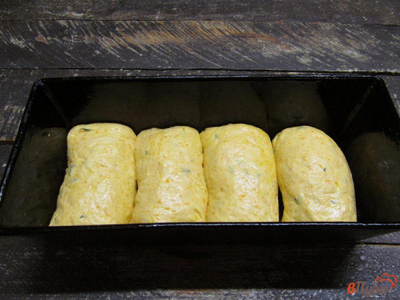 Фото приготовление рецепта: Хлеб с тыквой и листьями тимьяна шаг №10