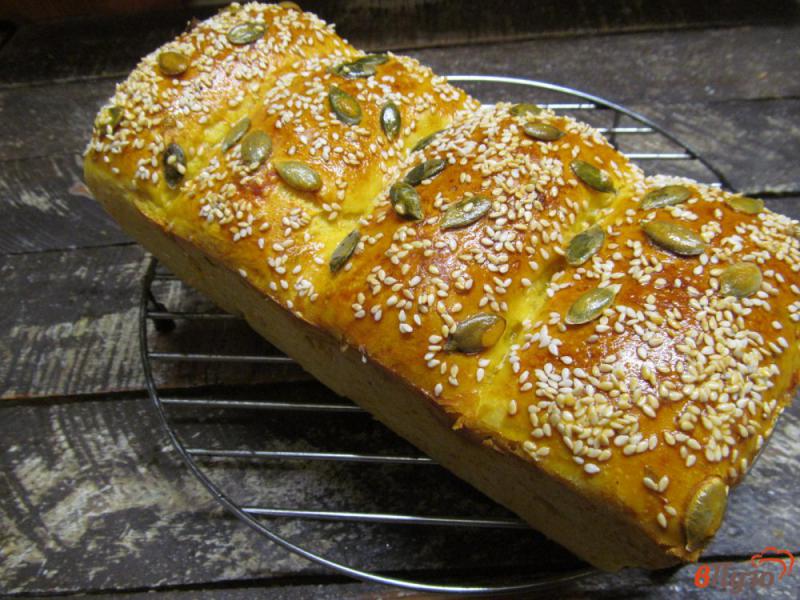 Фото приготовление рецепта: Хлеб с тыквой и листьями тимьяна шаг №13