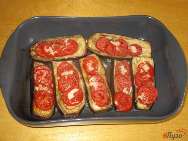 Фото приготовление рецепта: Запеченные лодочки из баклажан с брынзой шаг №3