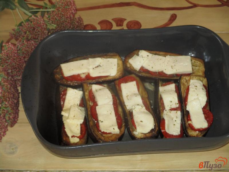 Фото приготовление рецепта: Запеченные лодочки из баклажан с брынзой шаг №5