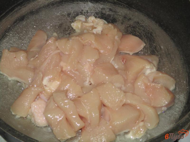 Фото приготовление рецепта: Рагу из куриной грудки с баклажанами и помидорами шаг №1