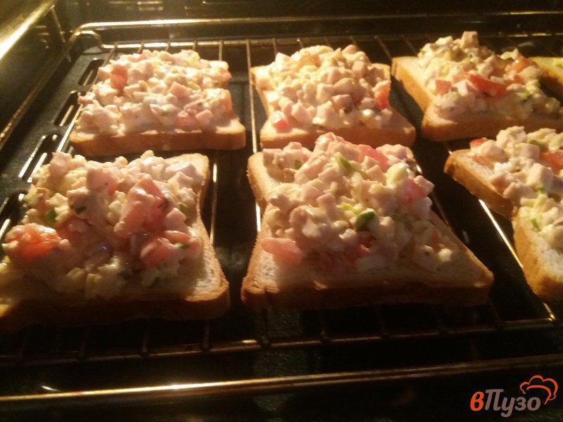 Фото приготовление рецепта: Горячие бутерброды с бужениной шаг №8