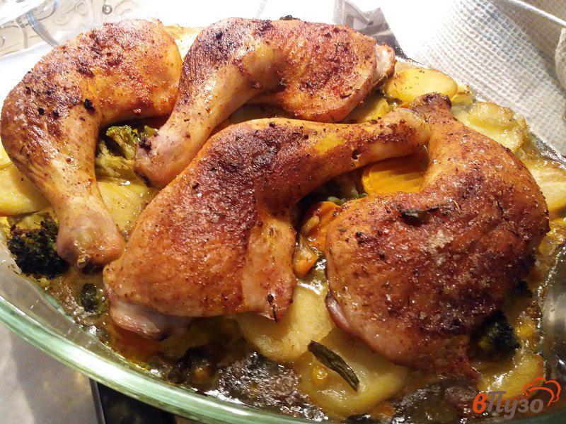 Фото приготовление рецепта: Куриные окорочка запеченные с овощами шаг №6