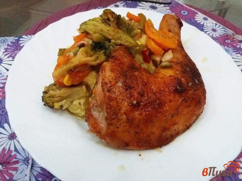 Фото приготовление рецепта: Куриные окорочка запеченные с овощами шаг №7