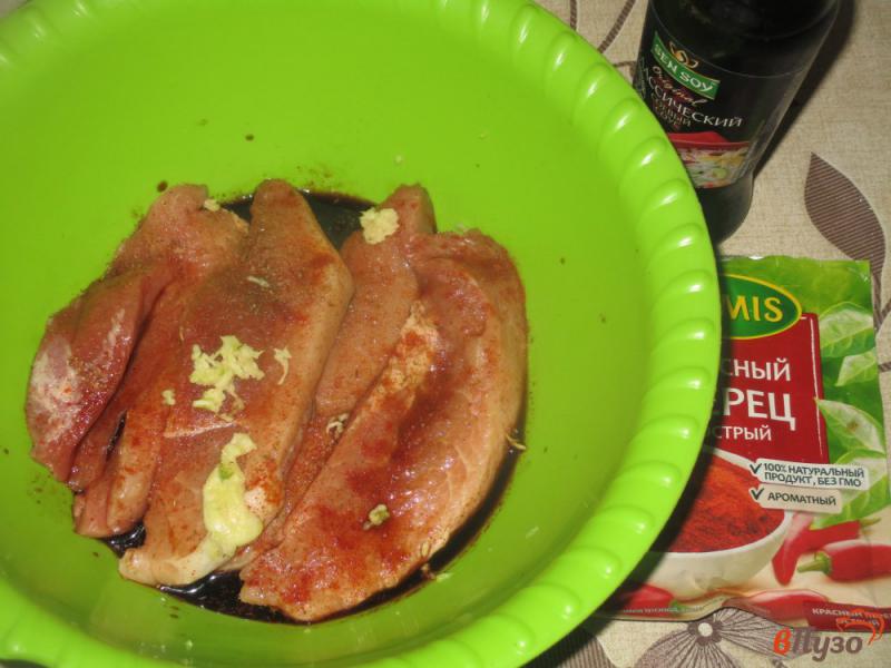 Фото приготовление рецепта: Шницель из свинины в соевом соусе шаг №2