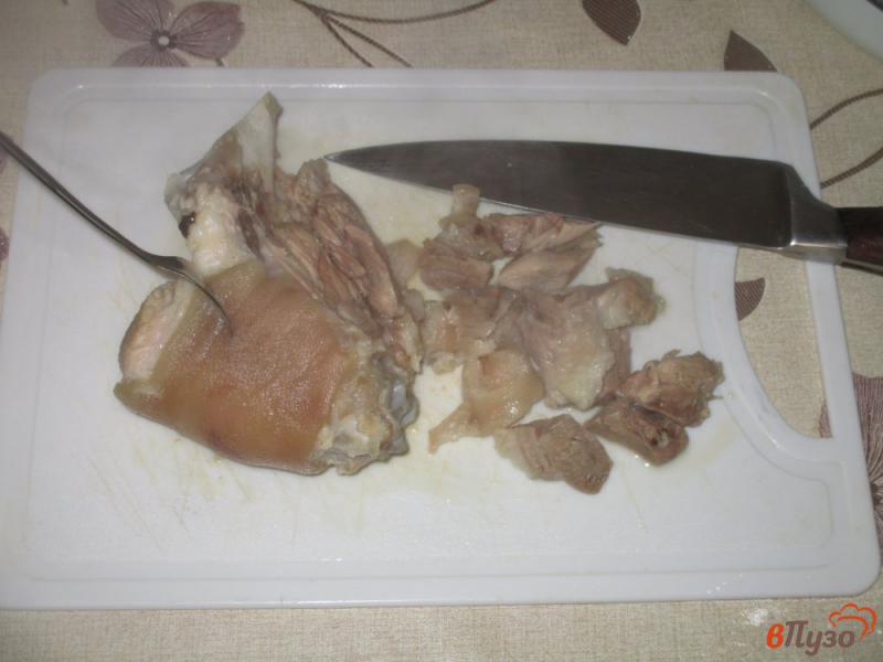 Фото приготовление рецепта: Борщ из свиной рульки с квашенной капустой шаг №2