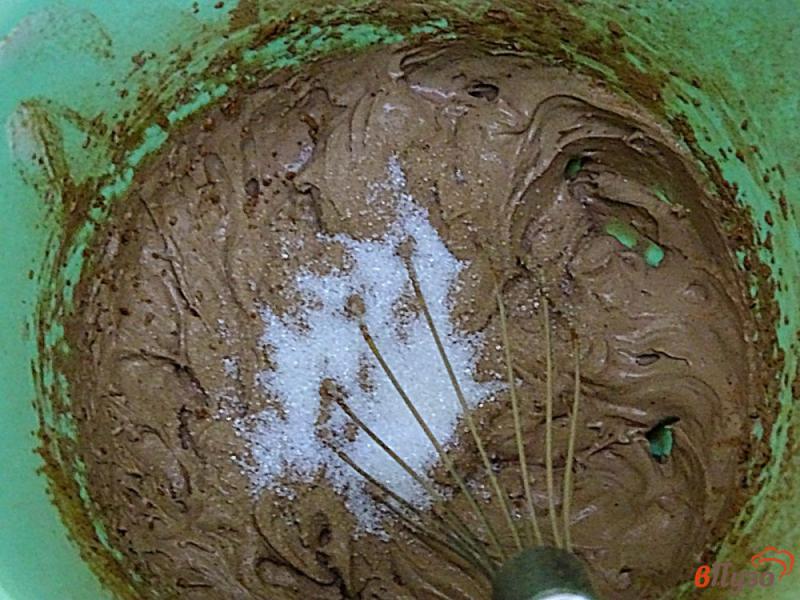 Фото приготовление рецепта: Шоколадный десерт из сметаны шаг №4