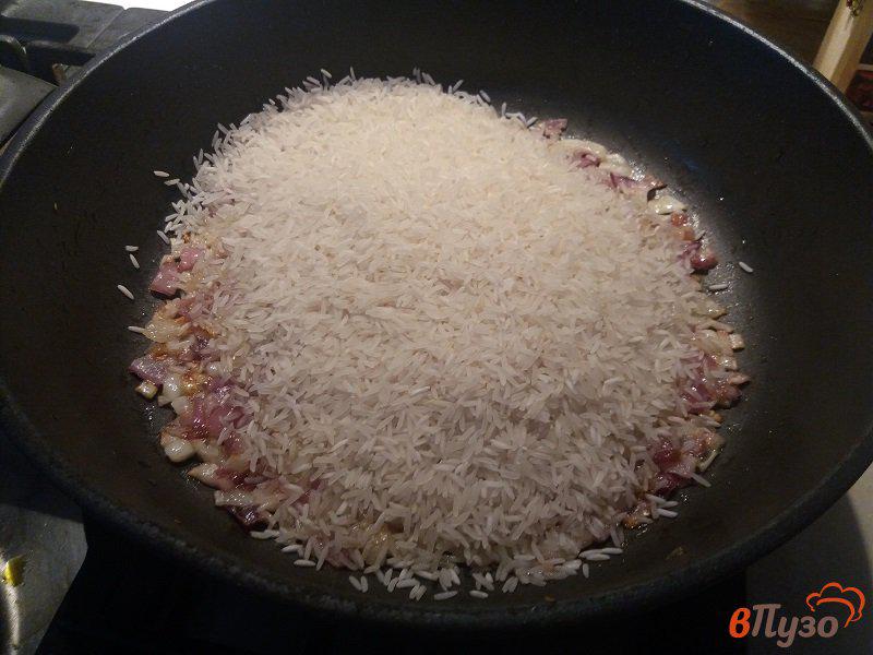 Фото приготовление рецепта: Жаренный острый рис шаг №3