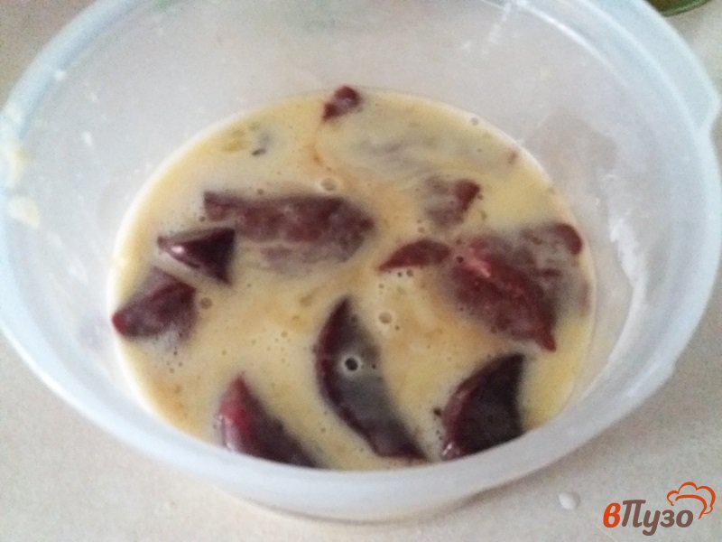 Фото приготовление рецепта: Говяжья печень в кляре с луковым соусом шаг №4
