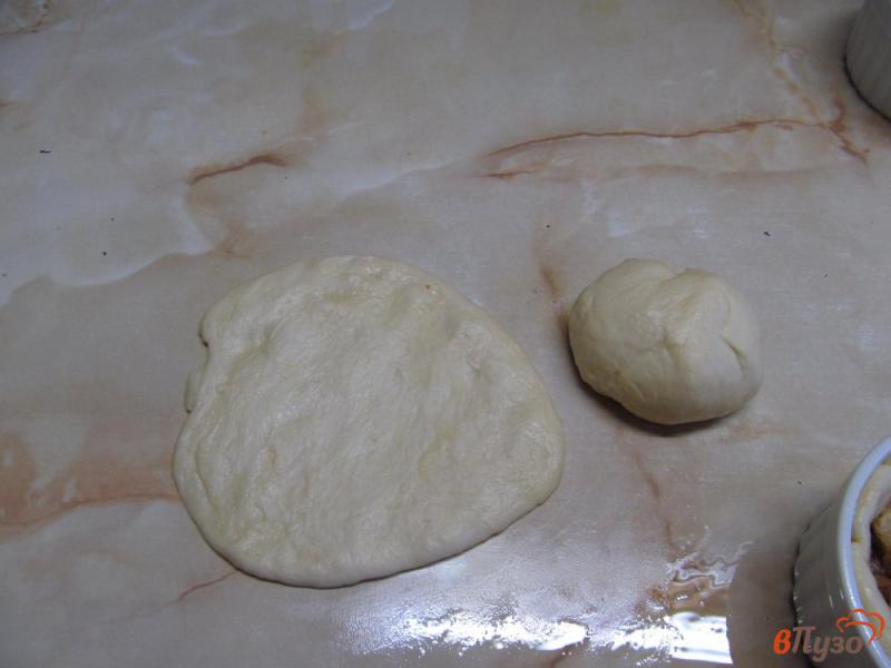 Фото приготовление рецепта: Порционные пироги с яблочной начинкой шаг №10