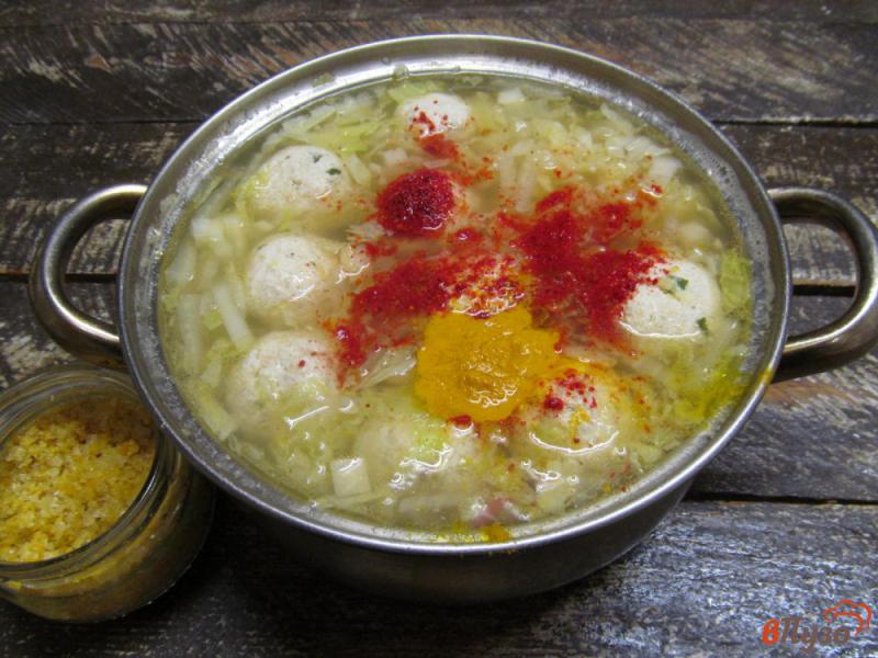 Фото приготовление рецепта: Восточный суп с вермишелью капустой и фрикадельками шаг №8