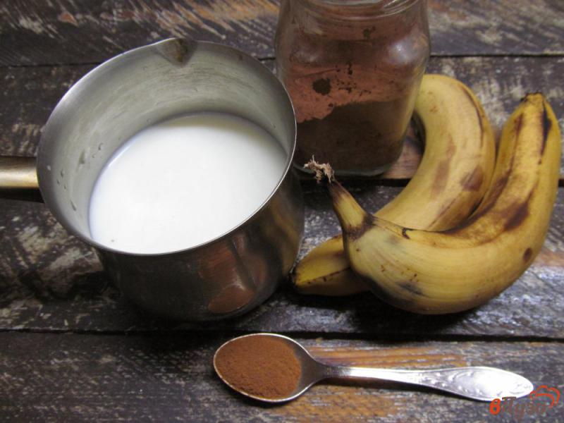 Фото приготовление рецепта: Теплое банановое какао с молоком шаг №1