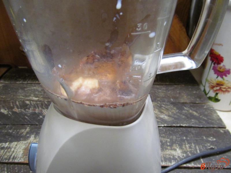 Фото приготовление рецепта: Теплое банановое какао с молоком шаг №3