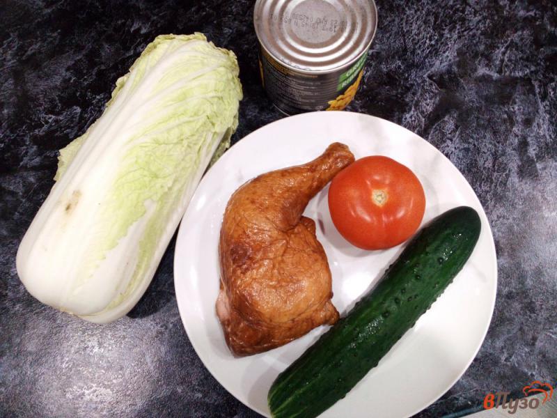 Фото приготовление рецепта: Салат с копченым окорочком, пекинской капустой и кукурузой шаг №1