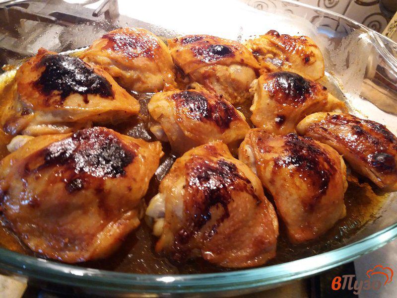 Фото приготовление рецепта: Куриные бедра в глазури шаг №6
