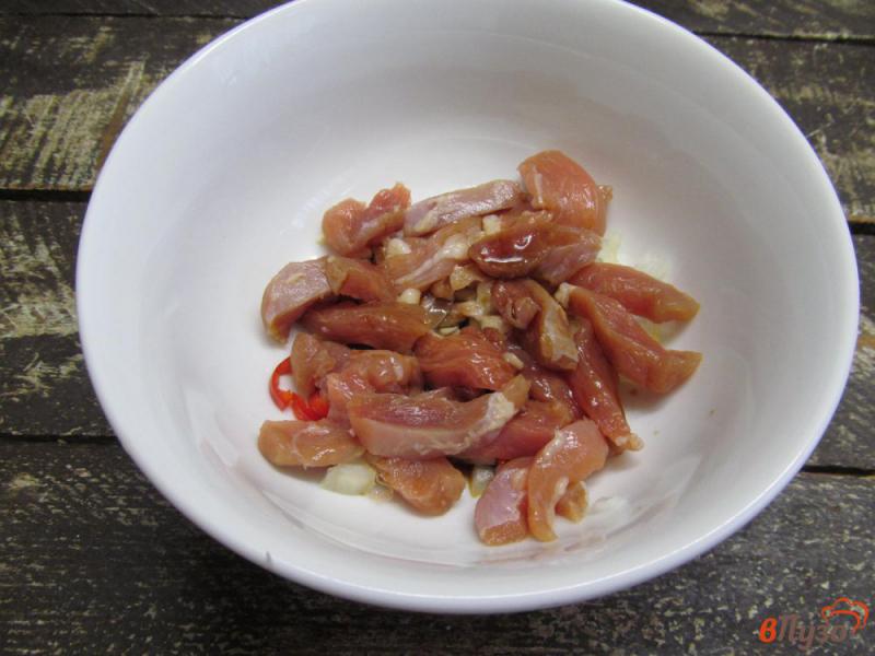 Фото приготовление рецепта: Свинина с рисом и пекинской капустой шаг №2