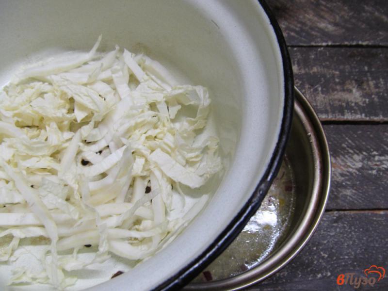 Фото приготовление рецепта: Свинина с рисом и пекинской капустой шаг №7