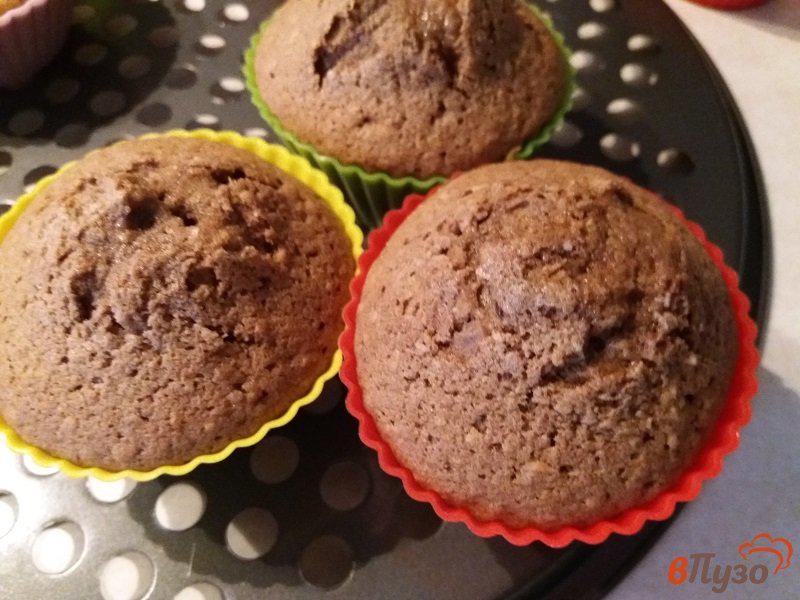 Фото приготовление рецепта: Шоколадные кексы с шоколадом шаг №7