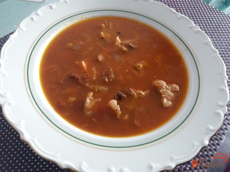 Фото приготовление рецепта: Томатный суп с чечевицей и копчеными ребрышками шаг №8
