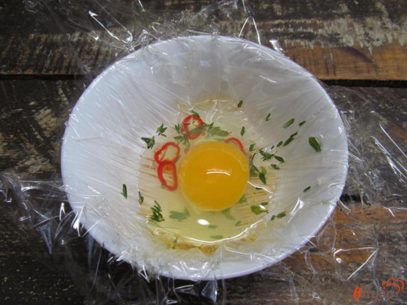 Фото приготовление рецепта: Зеленый горошек с яйцом пашот шаг №5