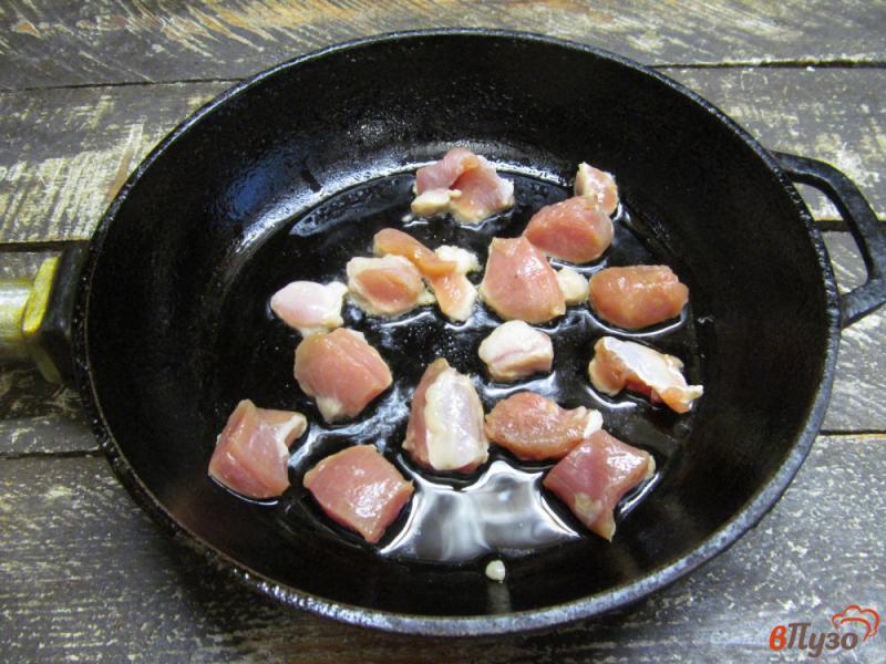 Фото приготовление рецепта: Жареная свинина с капустой и горошком шаг №1
