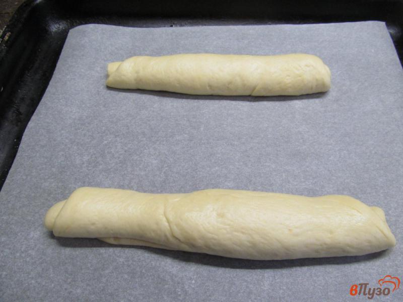 Фото приготовление рецепта: Батоны с сырной начинкой шаг №7