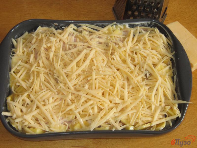 Фото приготовление рецепта: Картофельная запеканка с грибами и куриной грудкой шаг №6