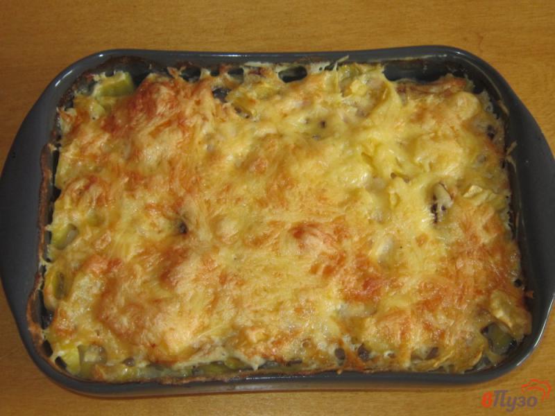 Фото приготовление рецепта: Картофельная запеканка с грибами и куриной грудкой шаг №7