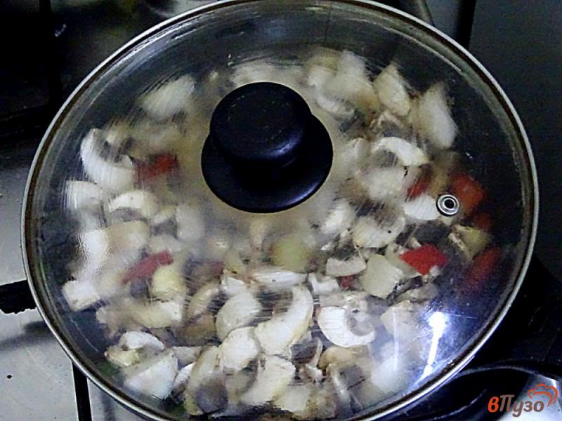 Фото приготовление рецепта: Ячневая каша с овощами и грибами шаг №6