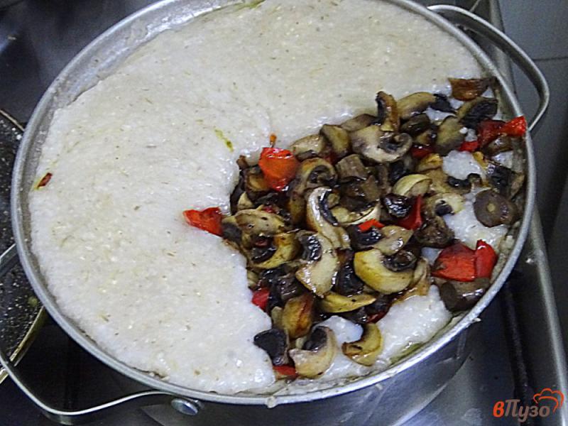 Фото приготовление рецепта: Ячневая каша с овощами и грибами шаг №7
