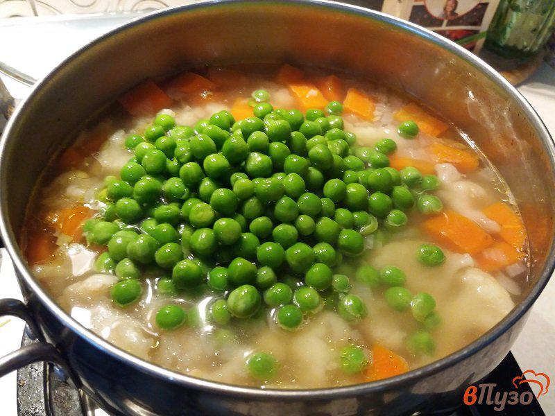 Фото приготовление рецепта: Суп-пюре из цветной капусты и горошка шаг №5