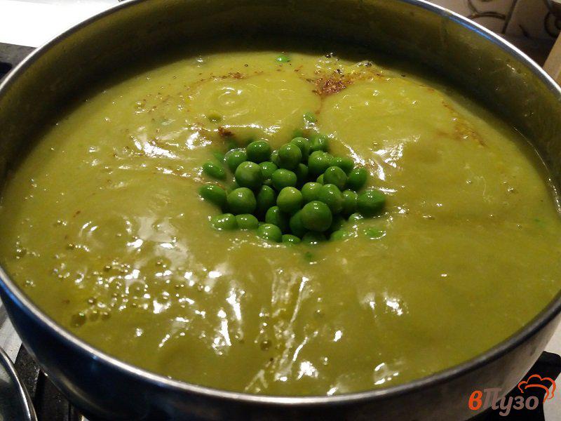 Фото приготовление рецепта: Суп-пюре из цветной капусты и горошка шаг №8