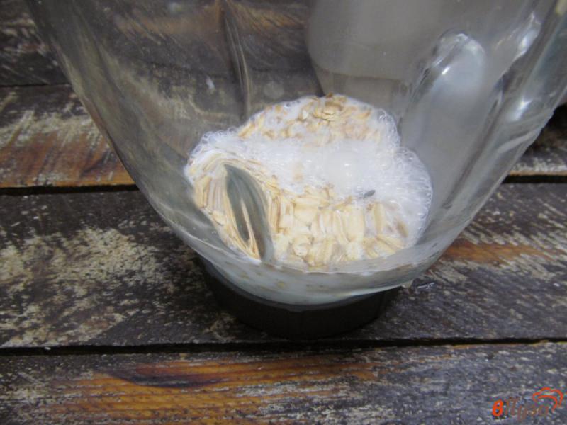Фото приготовление рецепта: Ягодно-овсяный смузи с семенами льна шаг №2