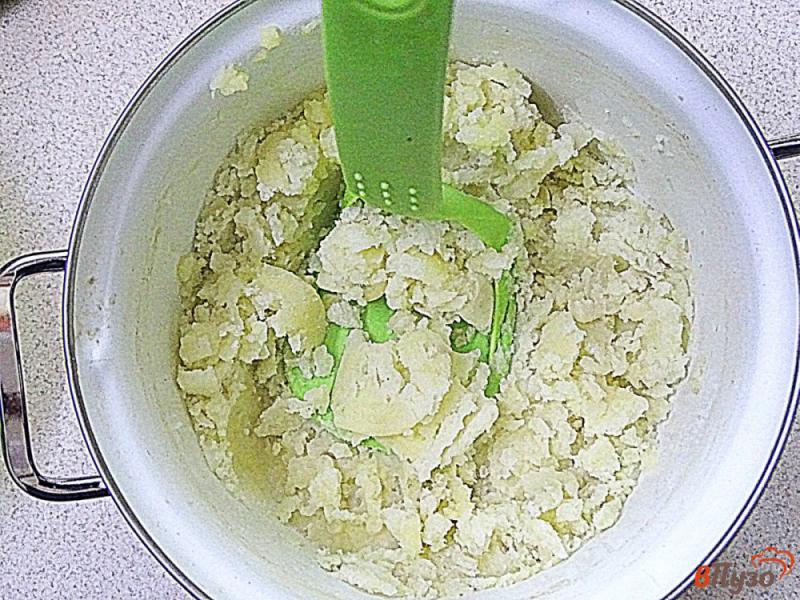 Фото приготовление рецепта: Суп с грибами и брюссельской капустой шаг №4
