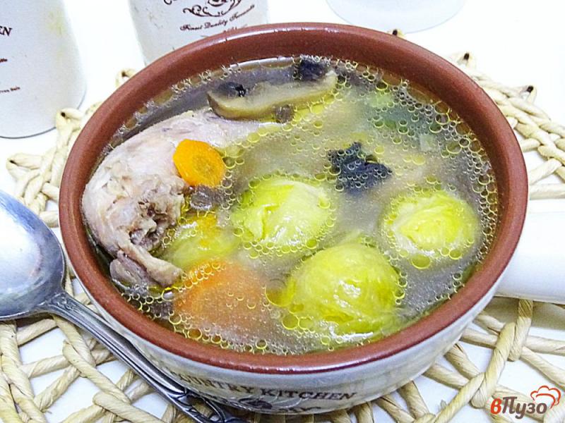 Фото приготовление рецепта: Суп с грибами и брюссельской капустой шаг №8
