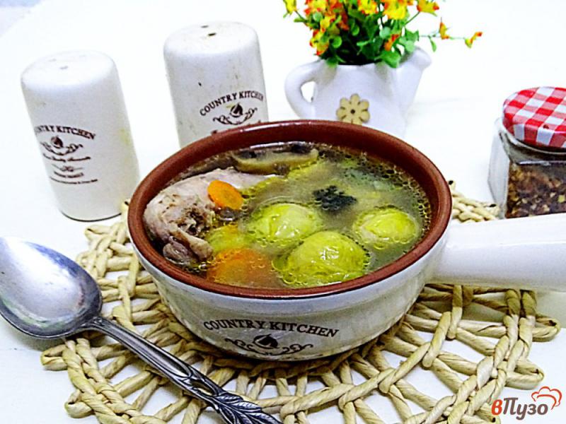 Фото приготовление рецепта: Суп с грибами и брюссельской капустой шаг №9