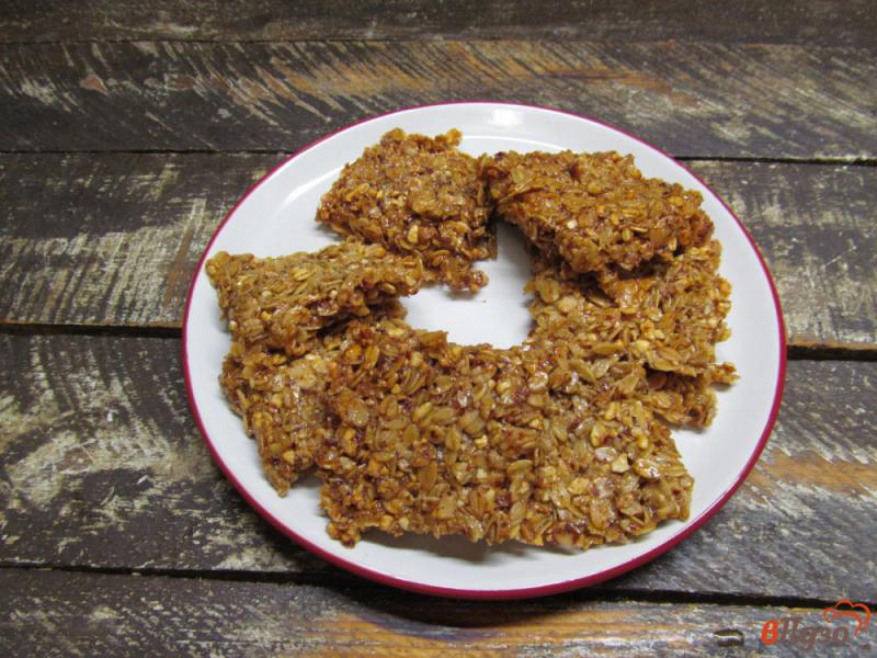 Фото приготовление рецепта: Овсяное печенье с орехами шаг №7