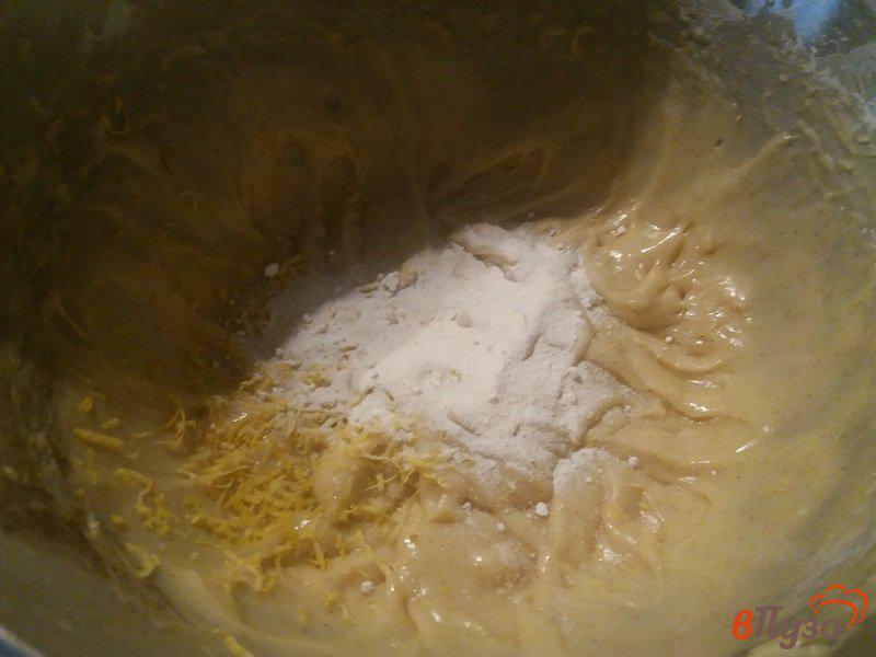 Фото приготовление рецепта: Лимонный бисквит в мультиварке шаг №5