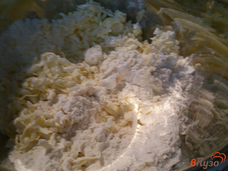 Фото приготовление рецепта: Плетёнка из дрожжевого теста с апельсиновой цедрой и изюмом шаг №1