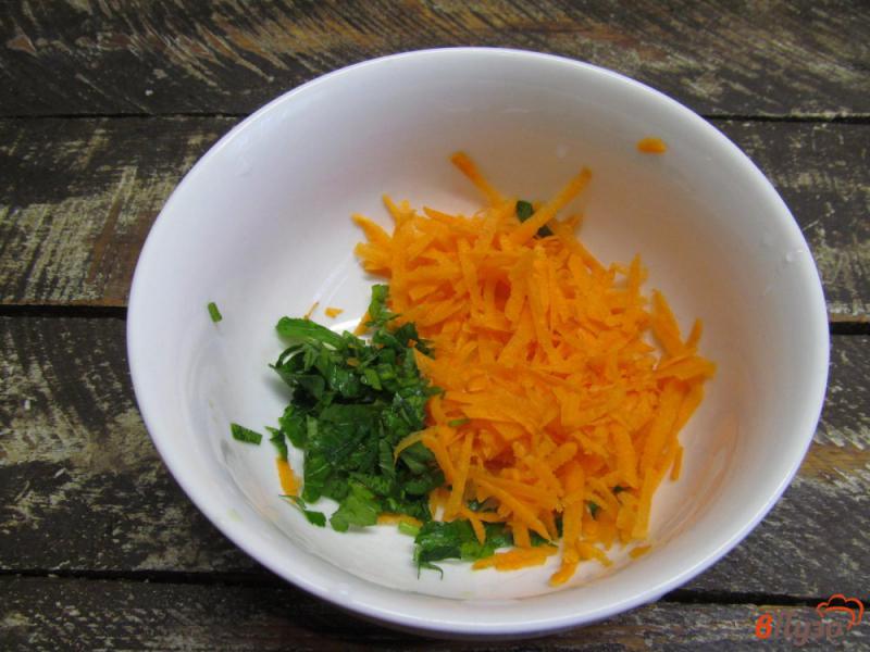 Фото приготовление рецепта: Яичные блинчики с морковной начинкой шаг №1