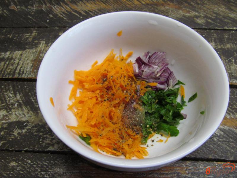 Фото приготовление рецепта: Яичные блинчики с морковной начинкой шаг №2