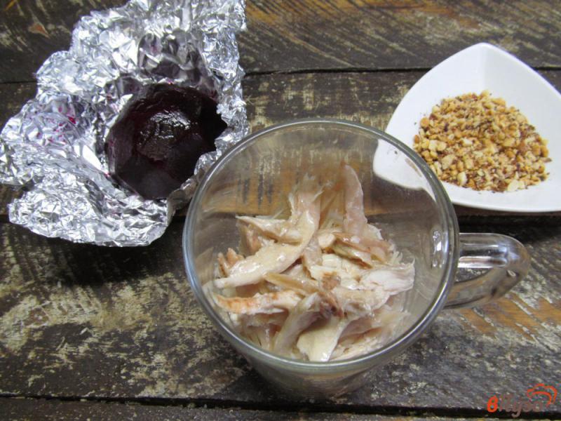 Фото приготовление рецепта: Свекольный салат с курицей шаг №5