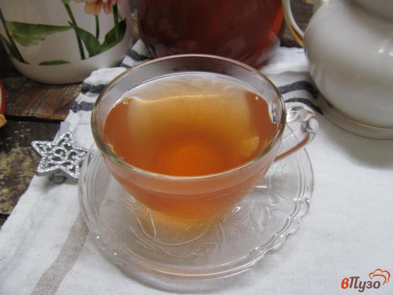 Фото приготовление рецепта: Вишневый чай с изюмом и мандарином шаг №8