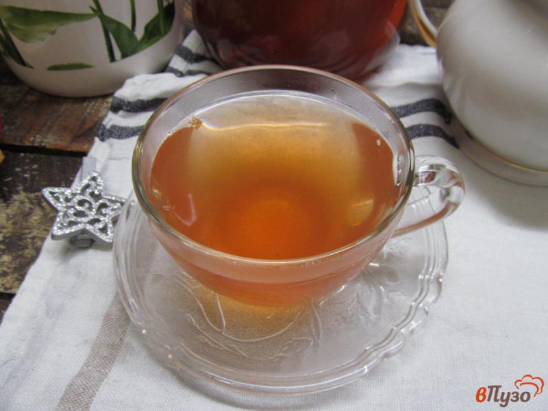 Фото приготовление рецепта: Вишневый чай с изюмом и мандарином шаг №9