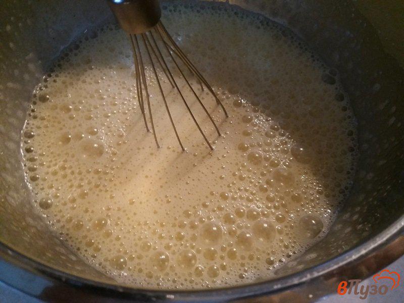 Фото приготовление рецепта: Мандариновый пирог с карамелью шаг №3